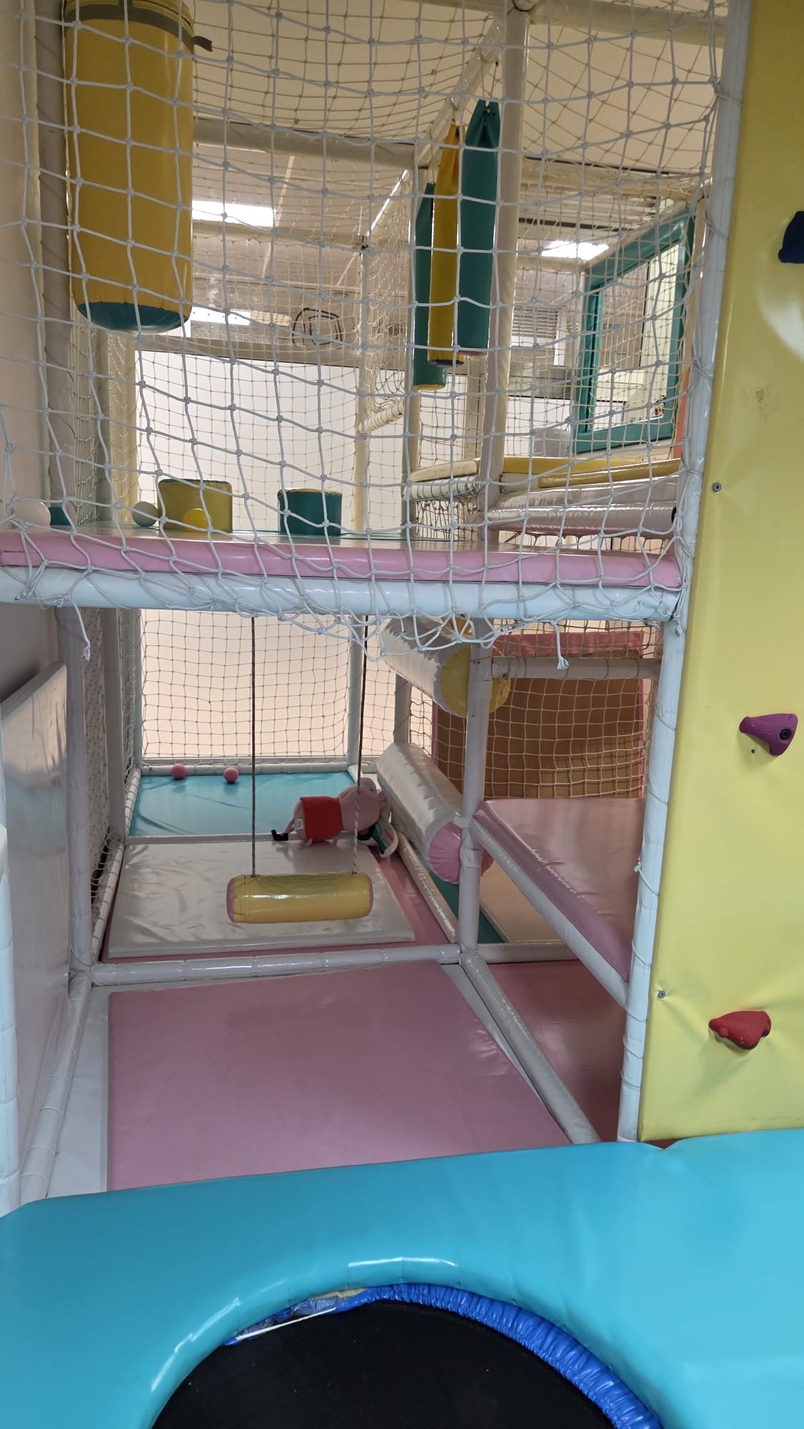 Trampolin i igraća konstrukcija u La Mini igraonici